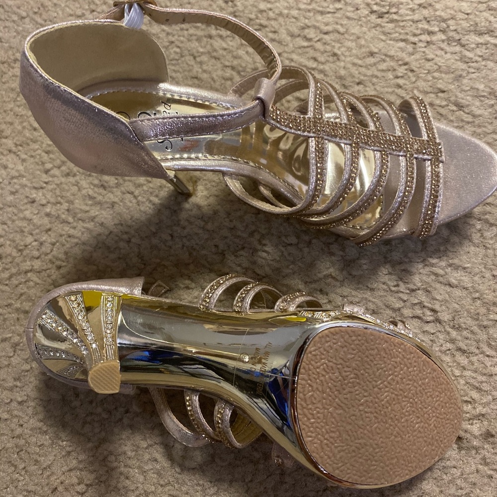 Women’s size 8 heels